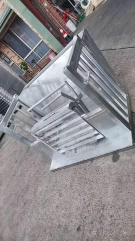 Sheep Turnover Crate Catcher Sheep&Goat Hanlder 1.25m*1mW*1mH