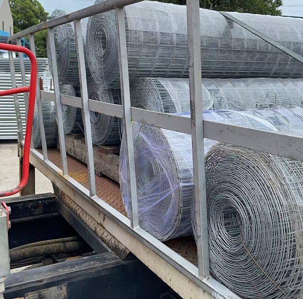 Welded Wire Mesh Roll Delivery