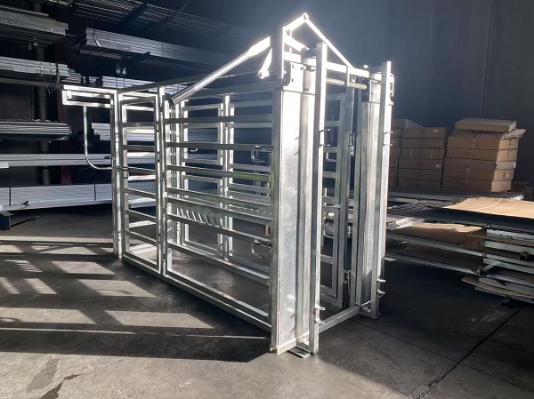 Heavy-Duty Cattle Crush